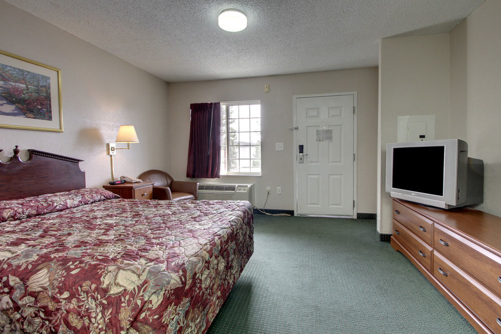Intown Suites Extended Stay Raleigh Nc - Capital Blvd Exterior foto